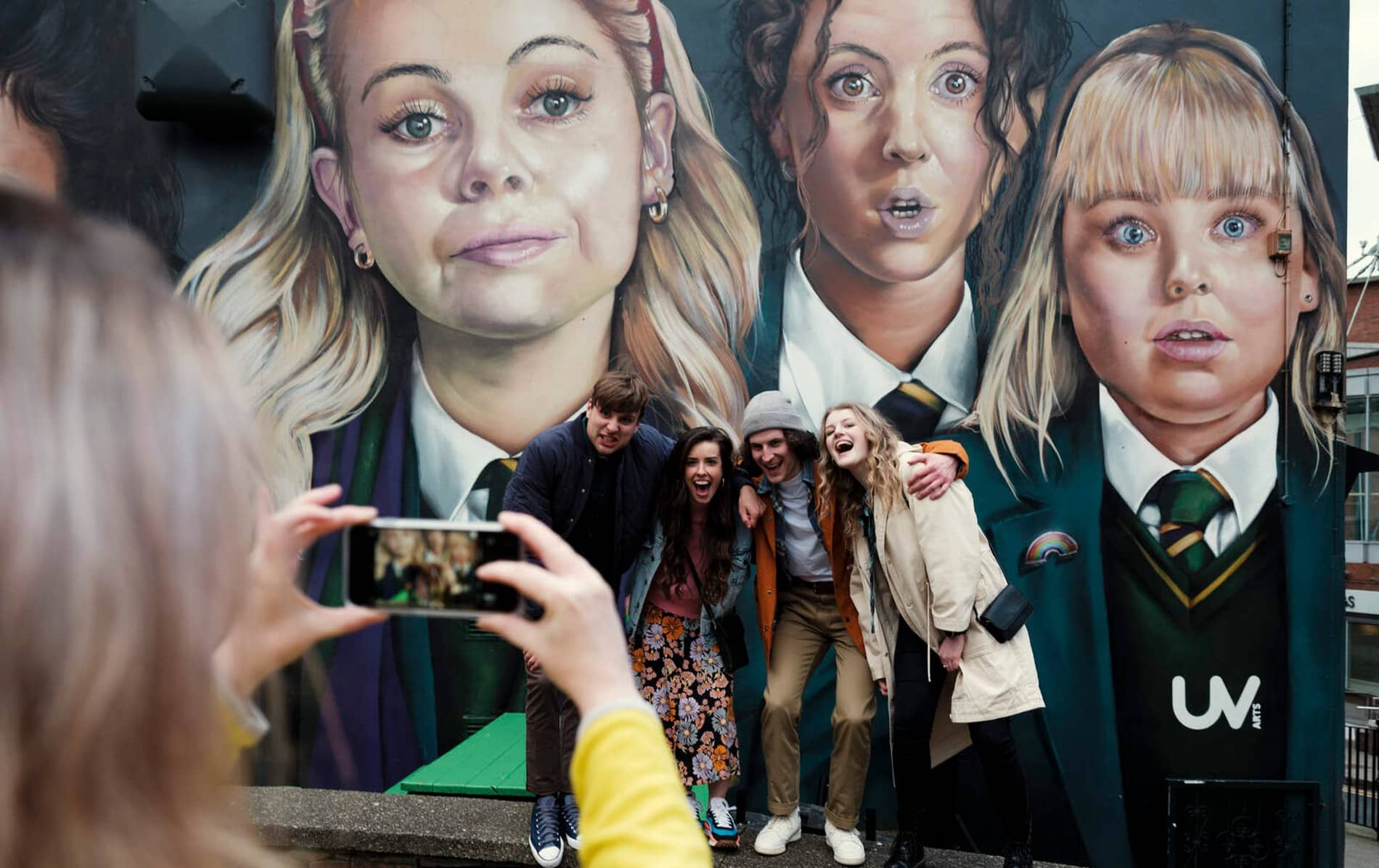 irelands-north-west-derry-girls-afternoon-tea-and-tour-derrylondonderry