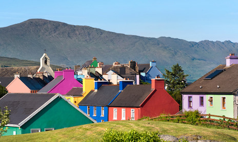 eyeries-village-with-colourful-houses