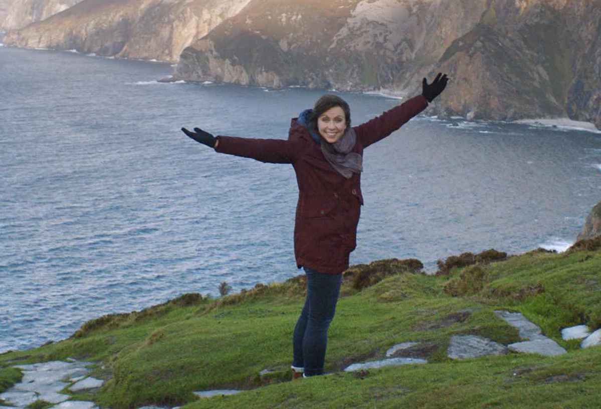 woman-at-slieve-league-cliffs-county-donegal-1