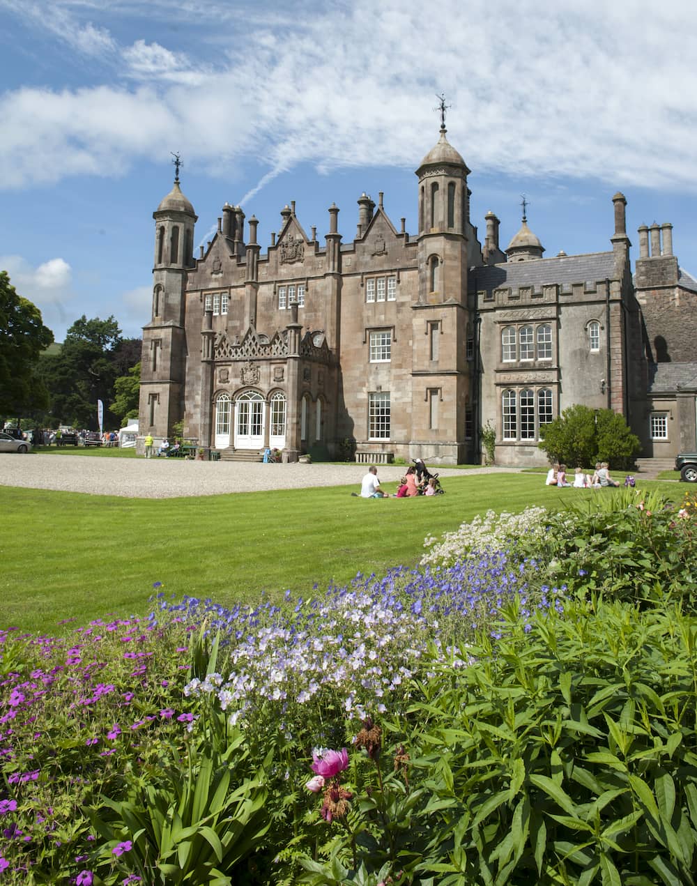 gallery-castles-glenarm-castle-antrim-exterior