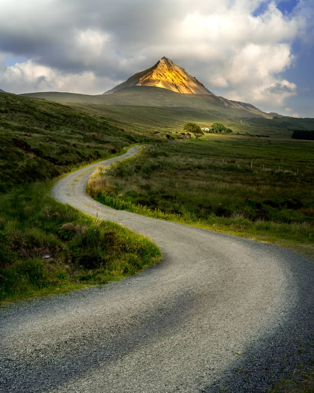weather-gallery-sunlight-errigal-mountain-county-donegal-shutterstock