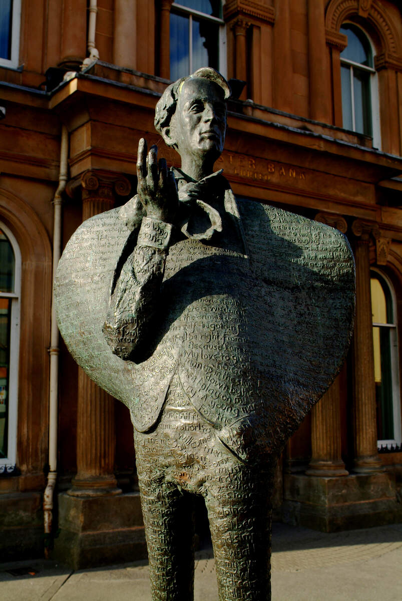 WB Yeats Statue-Sligo-close-up