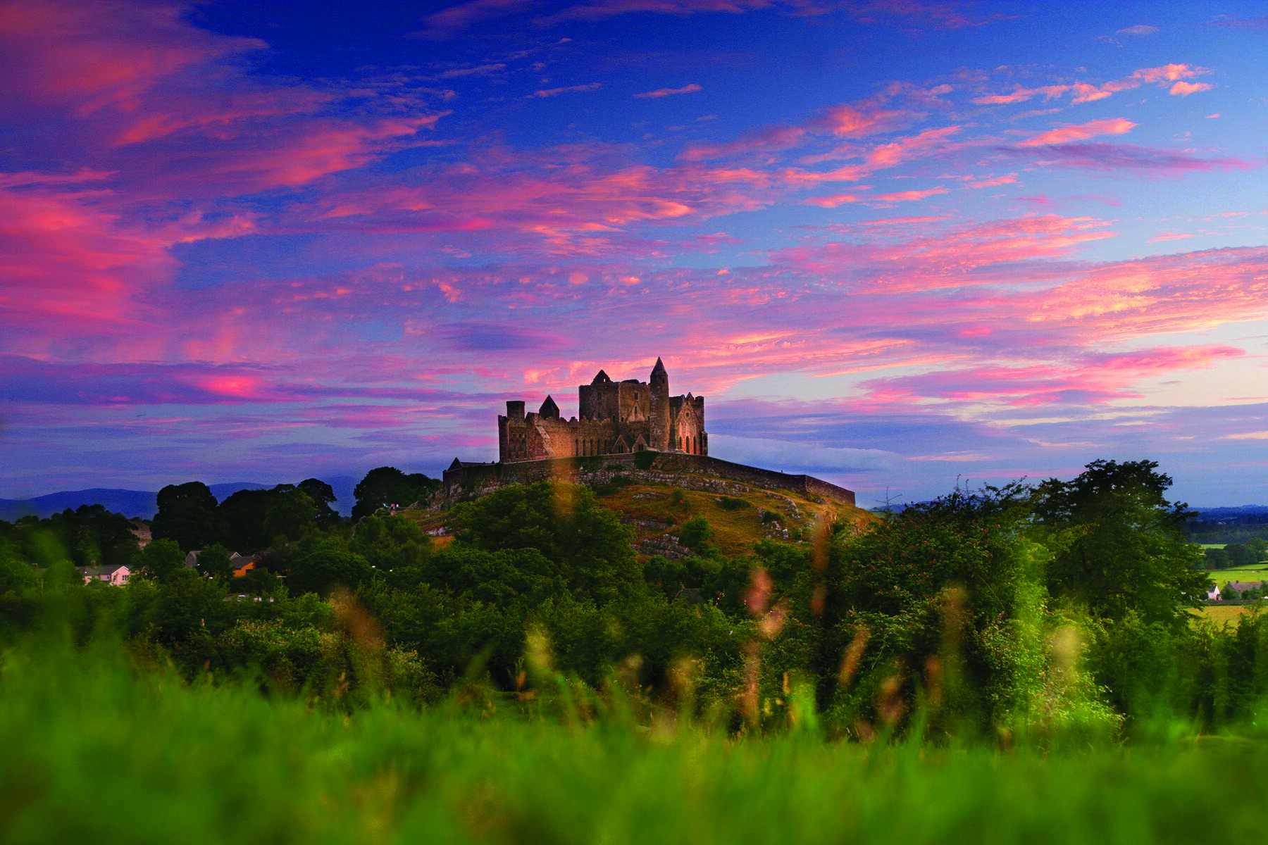 Rock-of-Cashel-with-red-sky