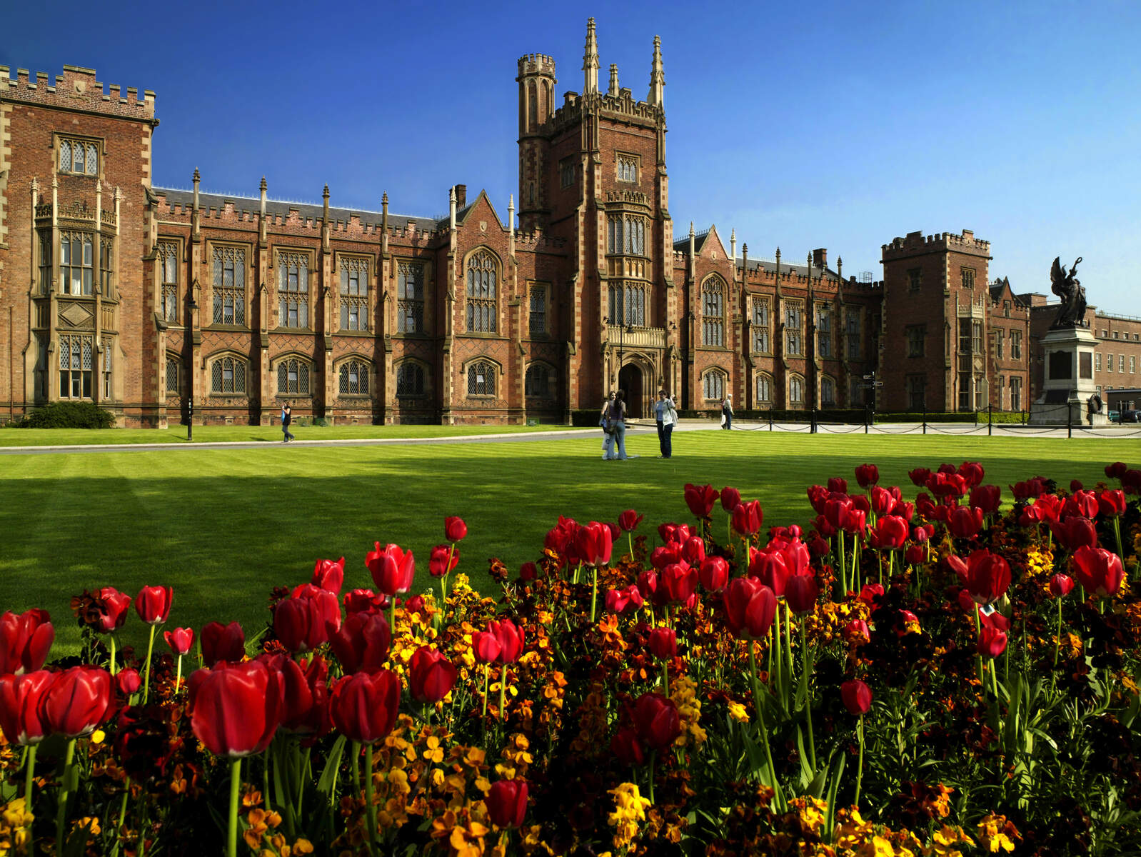 Queens University Belfast_web-size_2500x1200px