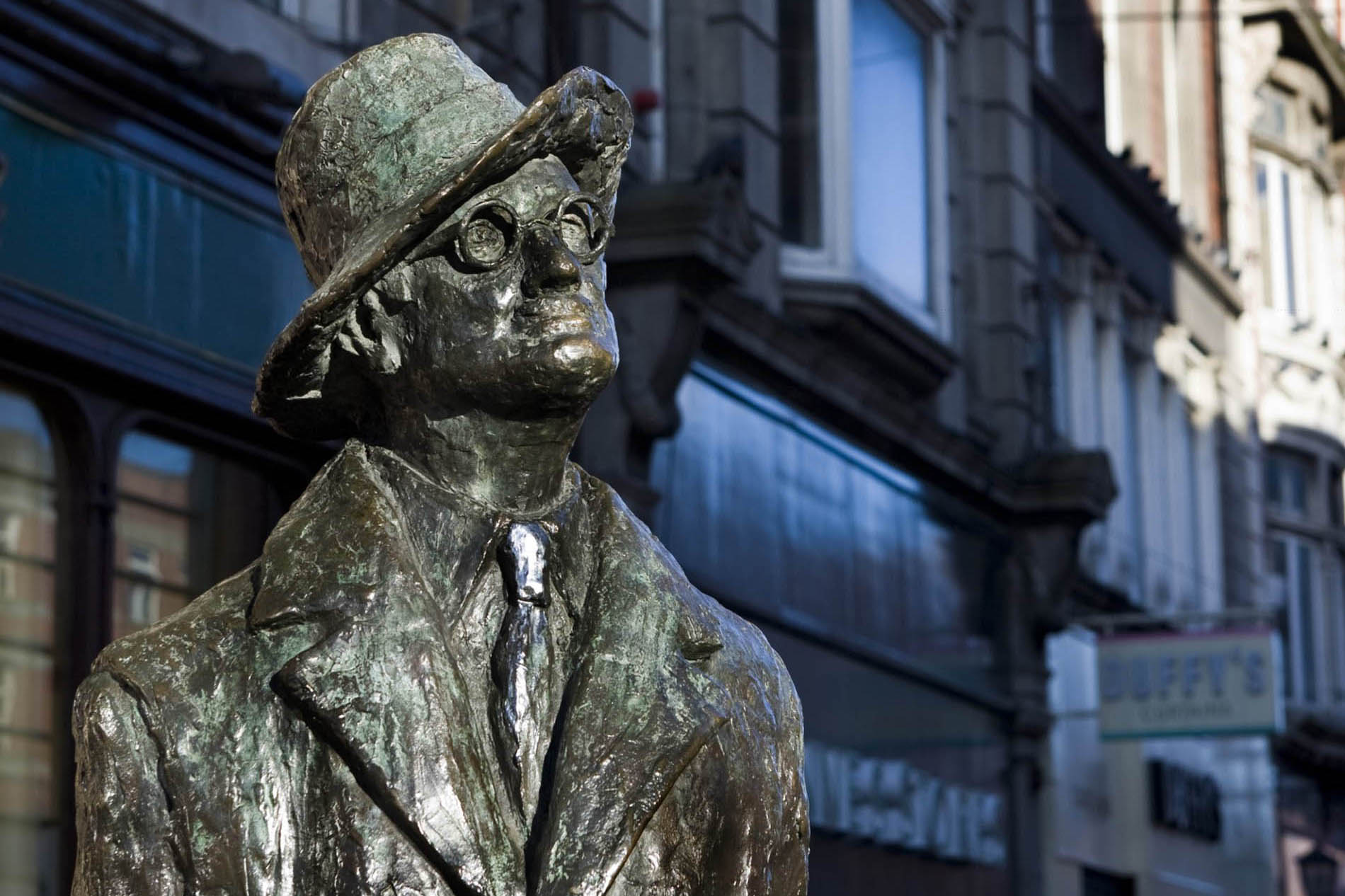 Bronze statue of writer James Joyce on a Dublin street, commemorating the celebrated Irish author.