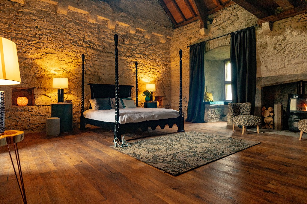 tubbrid-castle-bedroom-luxury-castle-inset-2