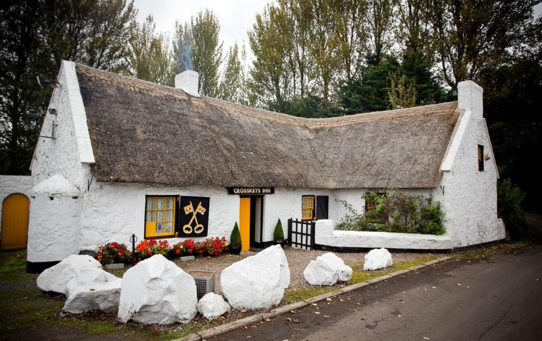 thatched-cottages-crosskeys-inn-county-antrim-v1