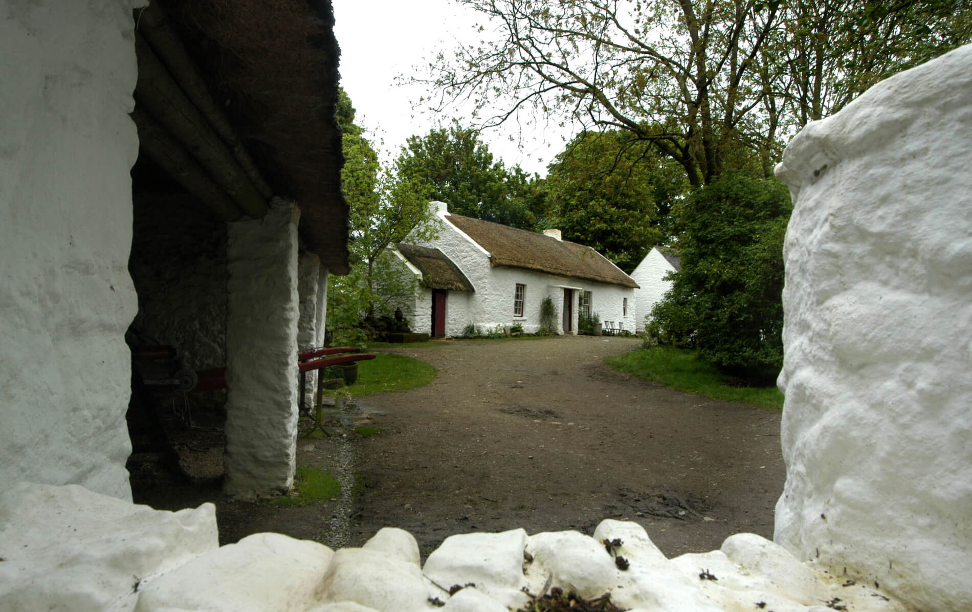 thatched-cottages-mellon-homestead-ulster-american-folk-park-hero-v1