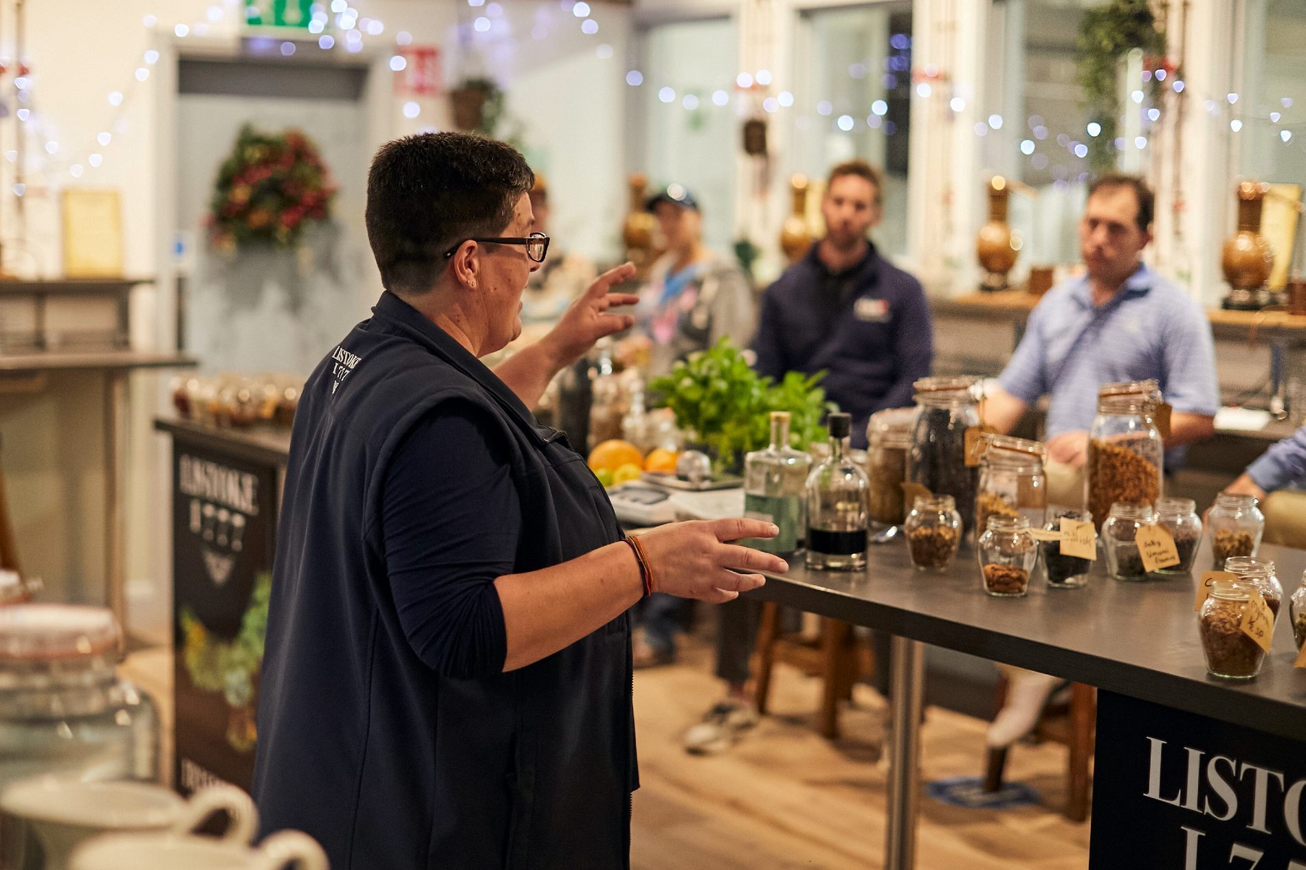 listoke-gin-experience-bg