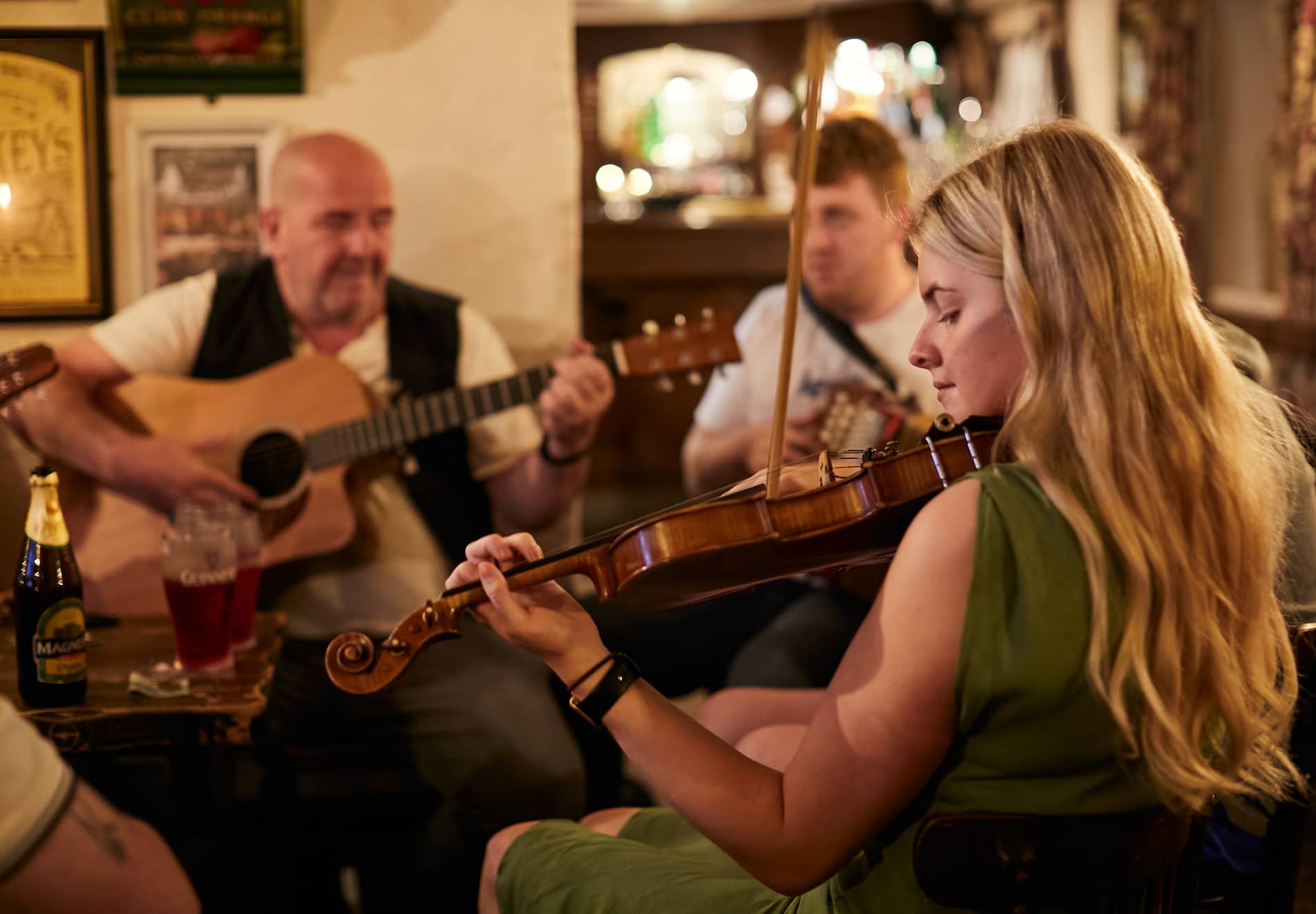crosskeys-inn-molly-wallls-fiddle-bg