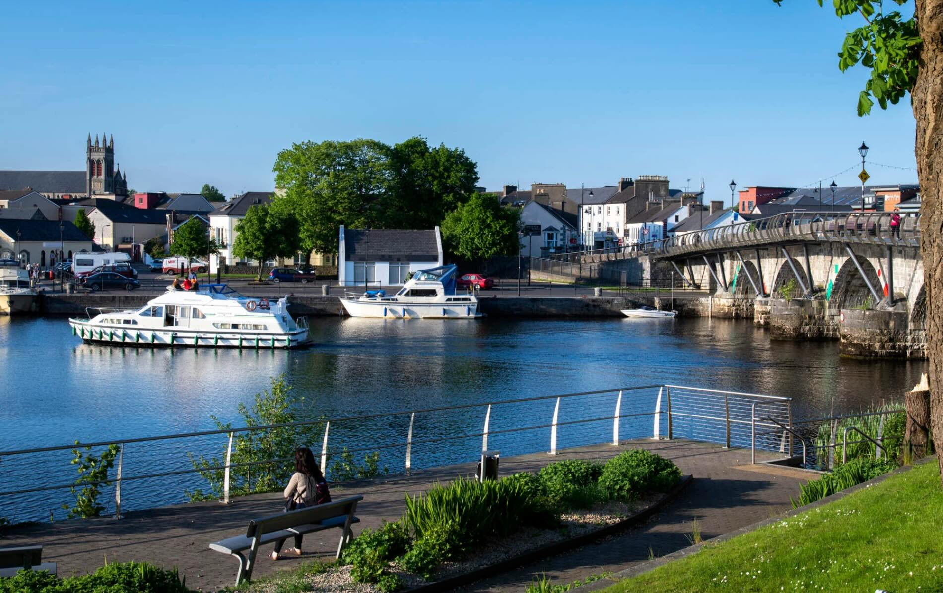 car-free-carrick-on-shannon-boats-county-leitrim-v1
