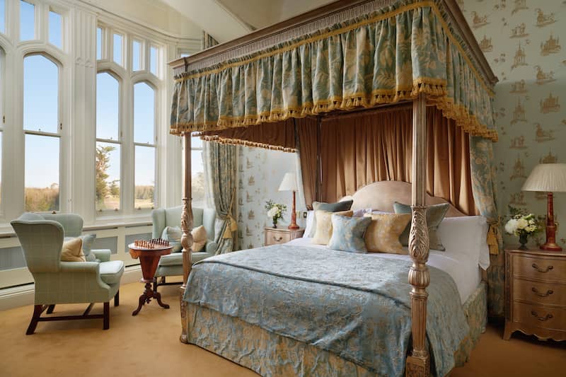 castle-hotel-quiz-dromoland-castle-accommodation-brian-boru-suite