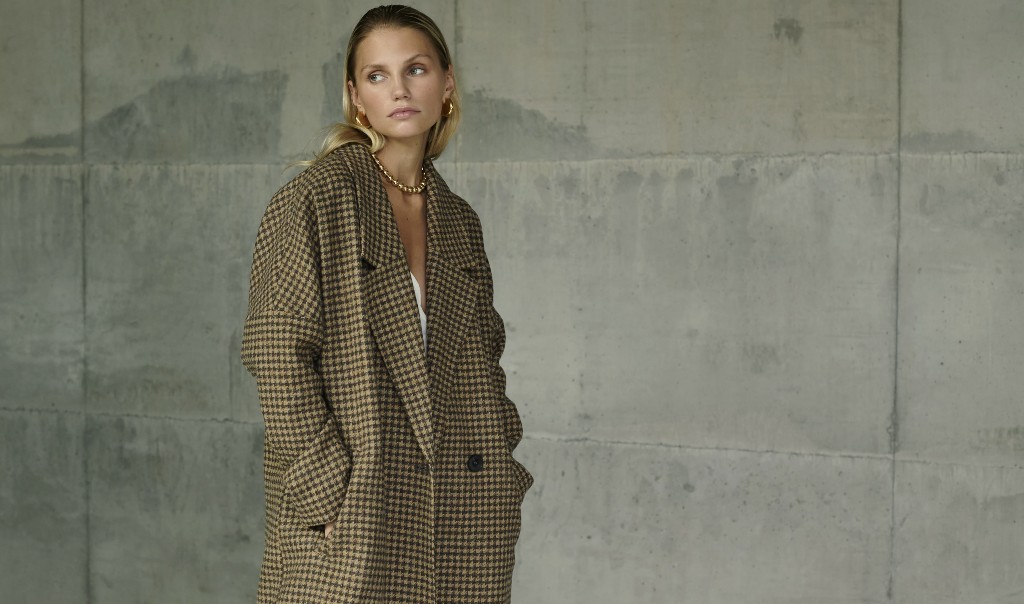 Riley-by-The-Landskein-a-longline-coat-sustainable-clothing-inset-2