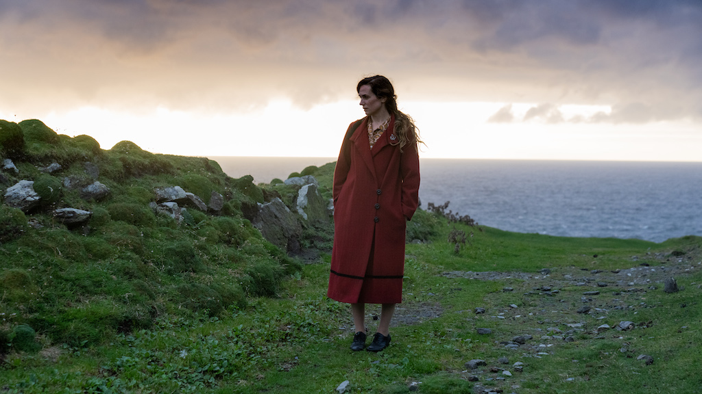 Colin Farrell and Barry Keoghan talk by the sea on Inis Mór in The Banshees of Inisherin.