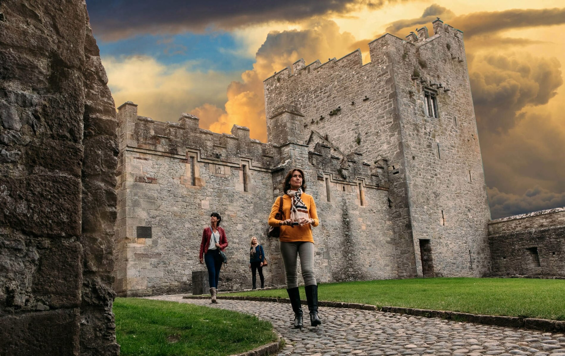 cahir-castle-county-tipperary-hero-v1