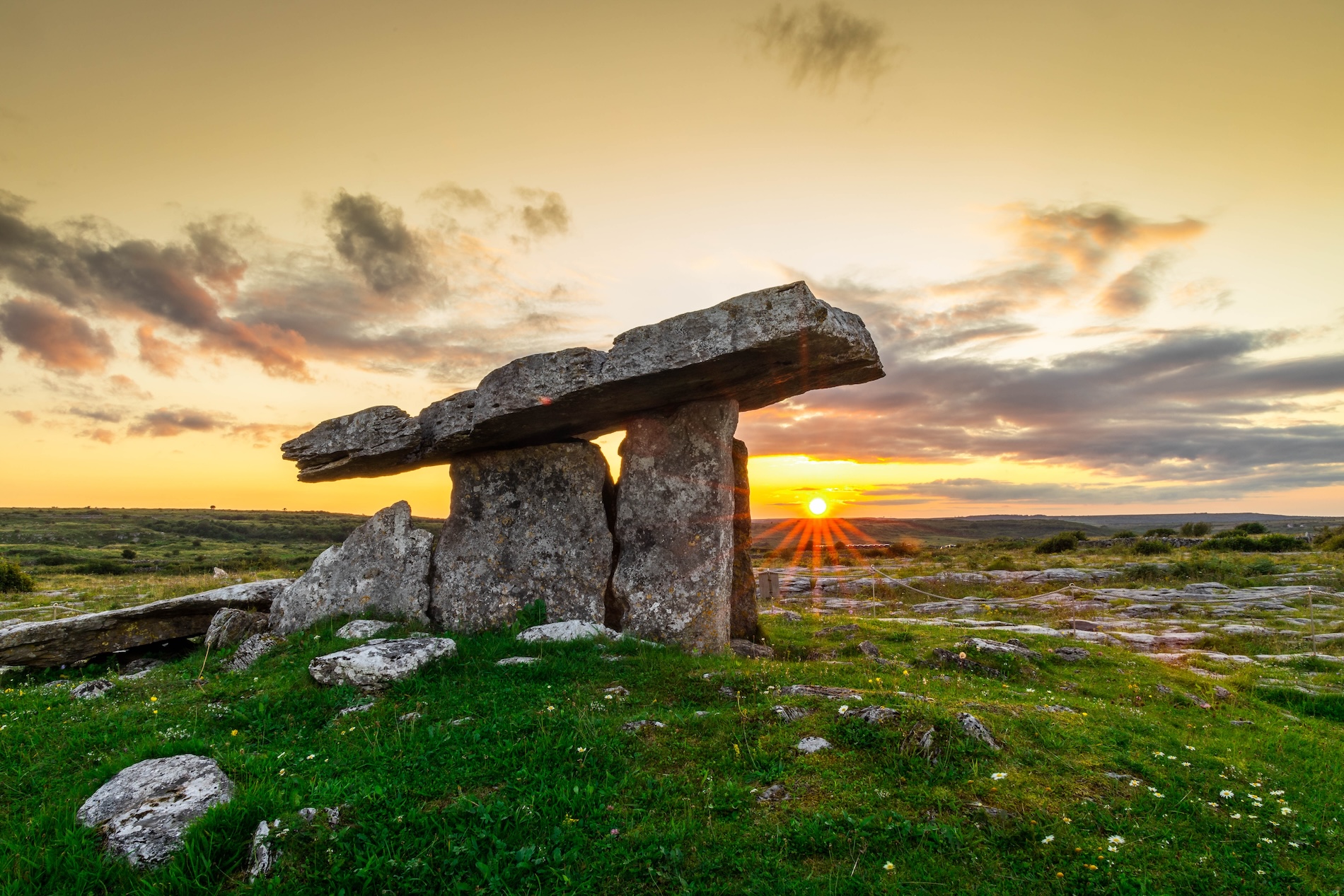 poulnabrone-bg-desk