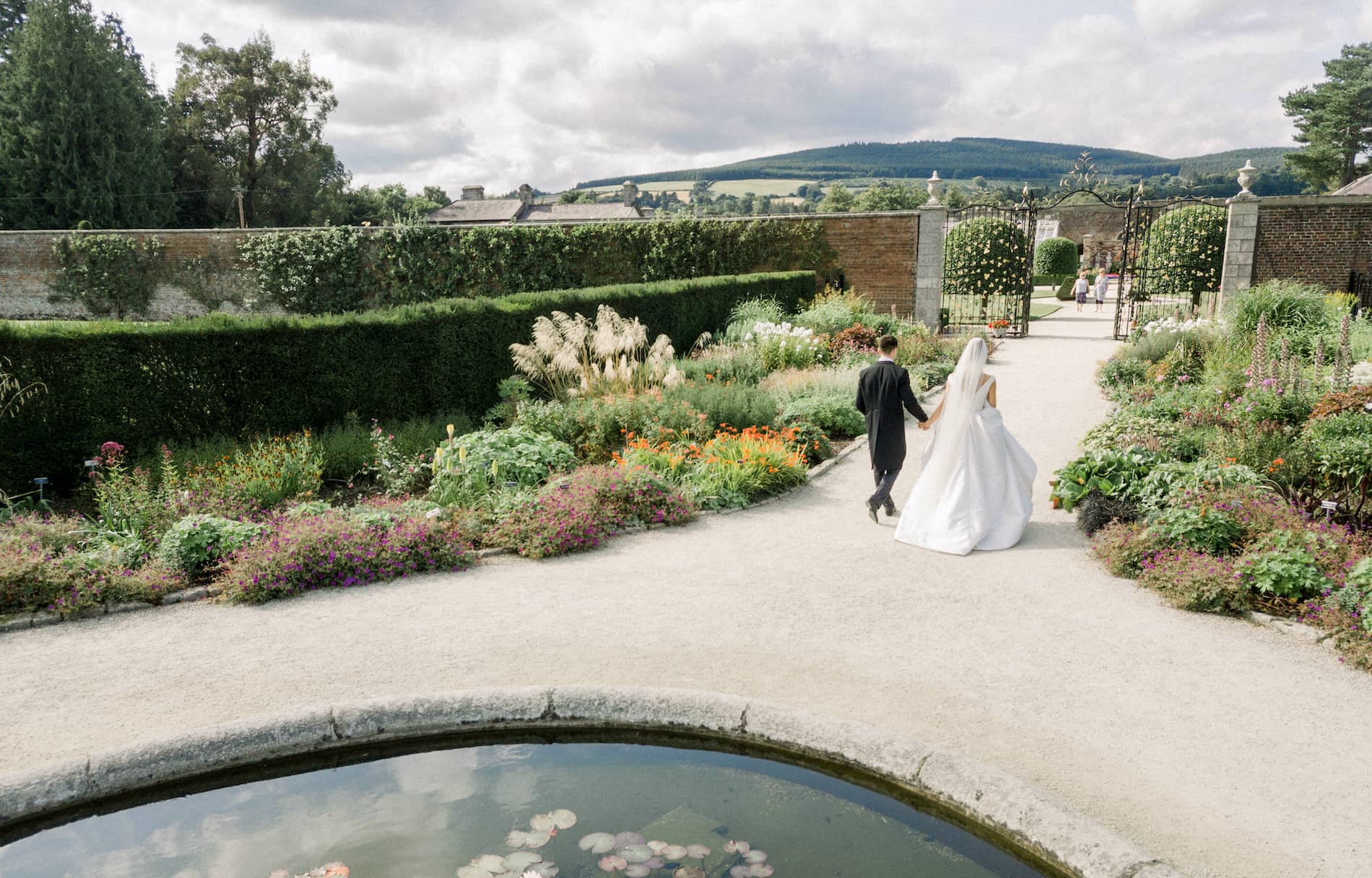 wedding-collection-couple-gardens-powerscourt-wicklow