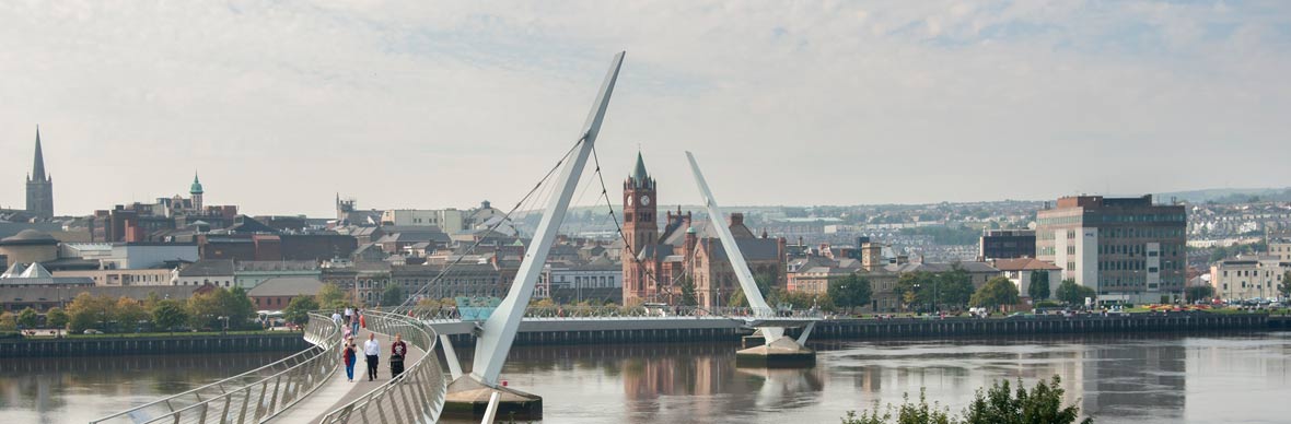 derry-concierge-peace-bridge-and-guildhall-strip