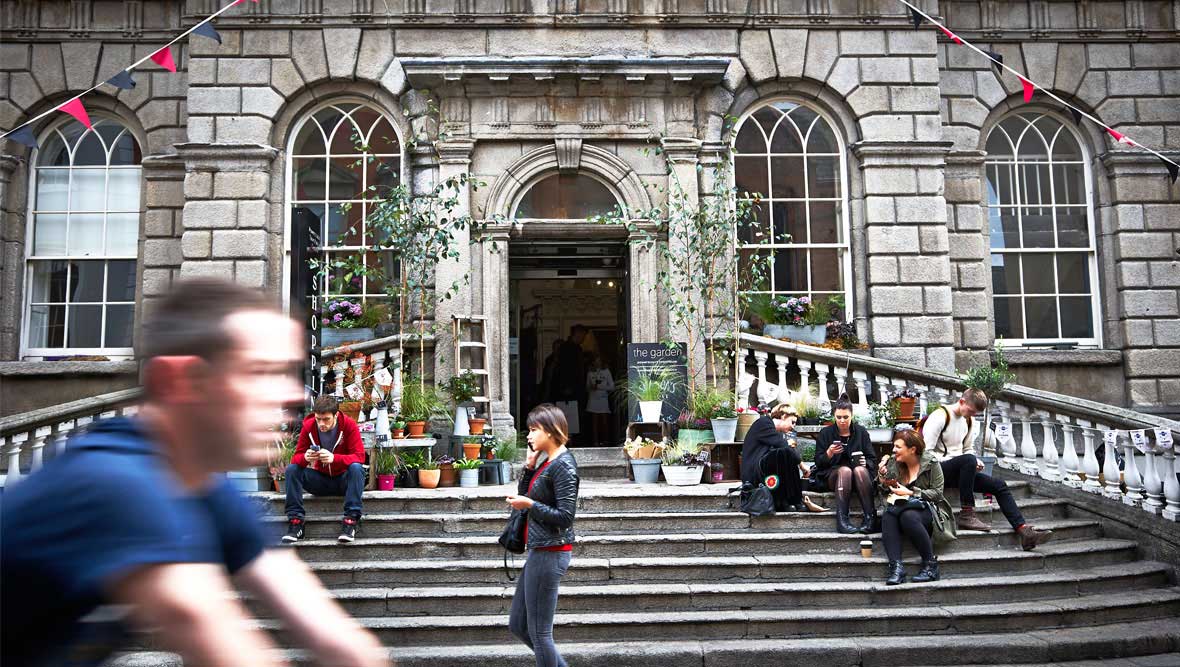 concierge-powerscourtsteps-car