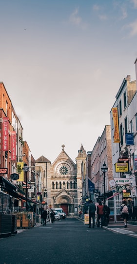 photo-street-scene-church-at-end