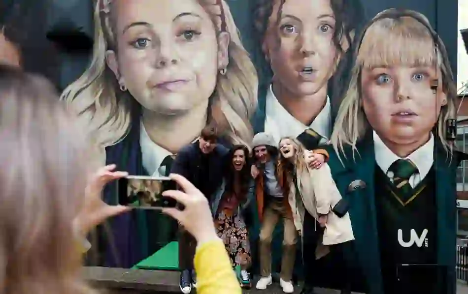 irelands-north-west-derry-girls-afternoon-tea-and-tour-derrylondonderry