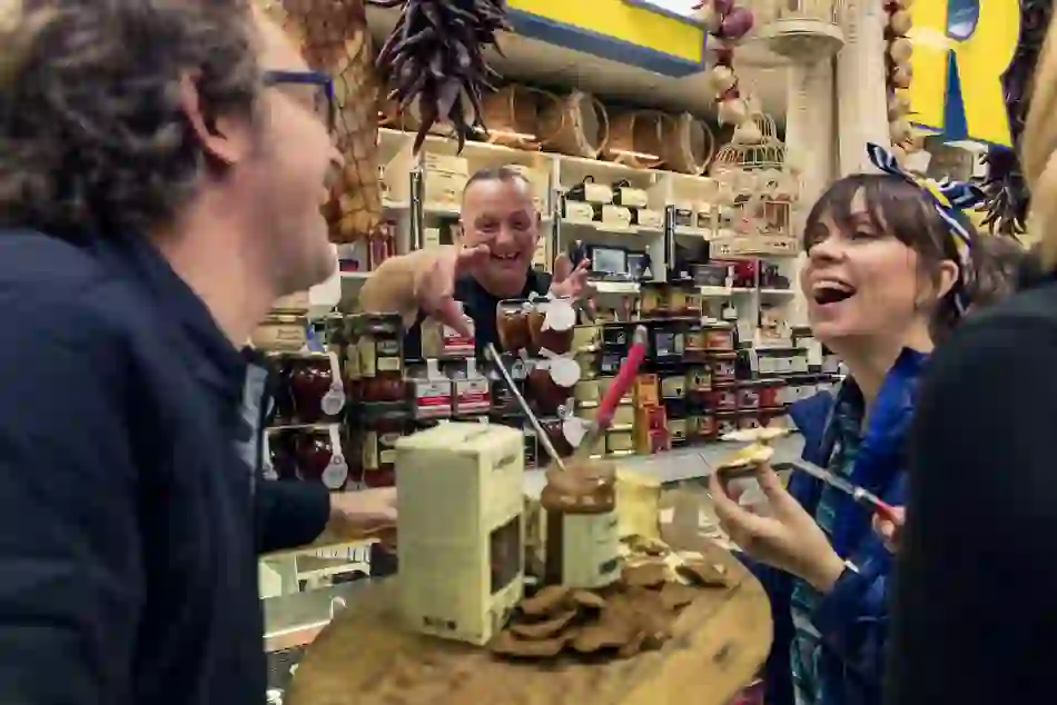 fred-lisa-belfast-food-tour-sawers