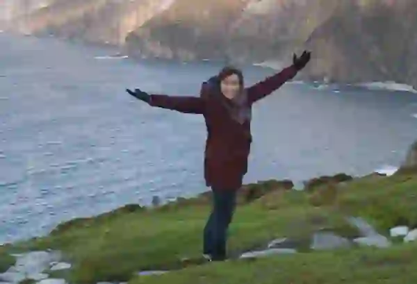 woman-at-slieve-league-cliffs-county-donegal-1