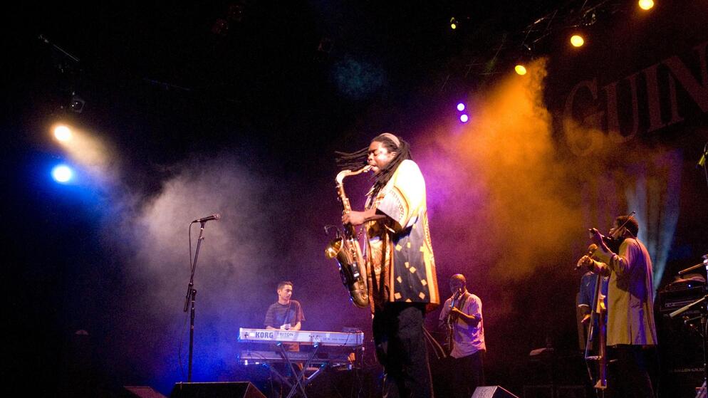 sax-performance-cork-jazz-festival-bg