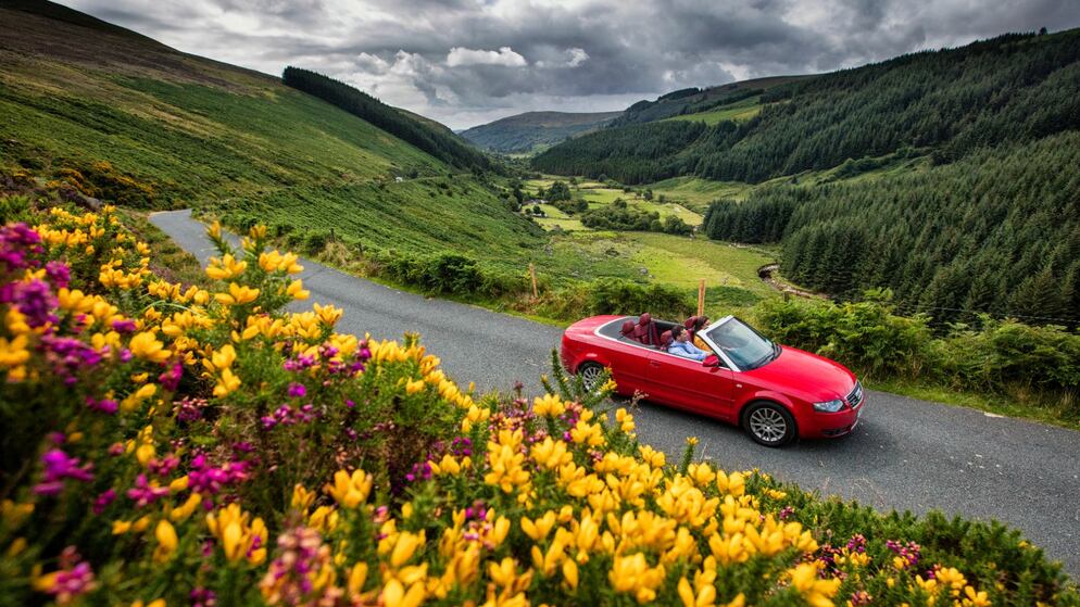 electric-road-trip-bg