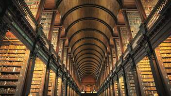 literature-in-ireland-trinity-college-library-dublin-bg