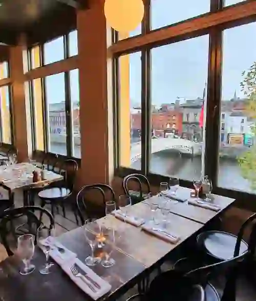 dublins-literary-pubs-winding-stair-cafe-dublin