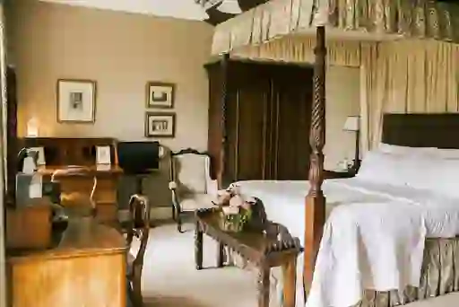 newforge-bedroom-luxury-rentals-inset-2