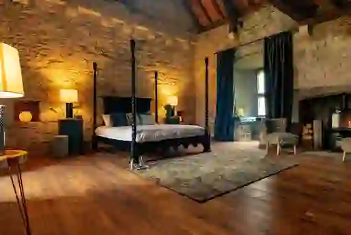 tubbrid-castle-bedroom-luxury-castle-inset-2