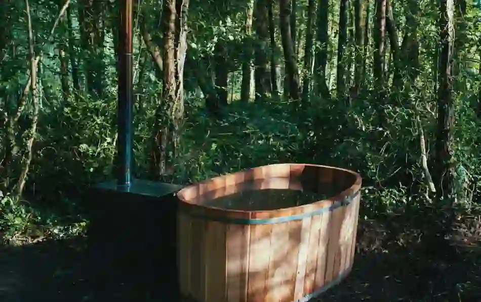 hottubaccom-cabubythelakes