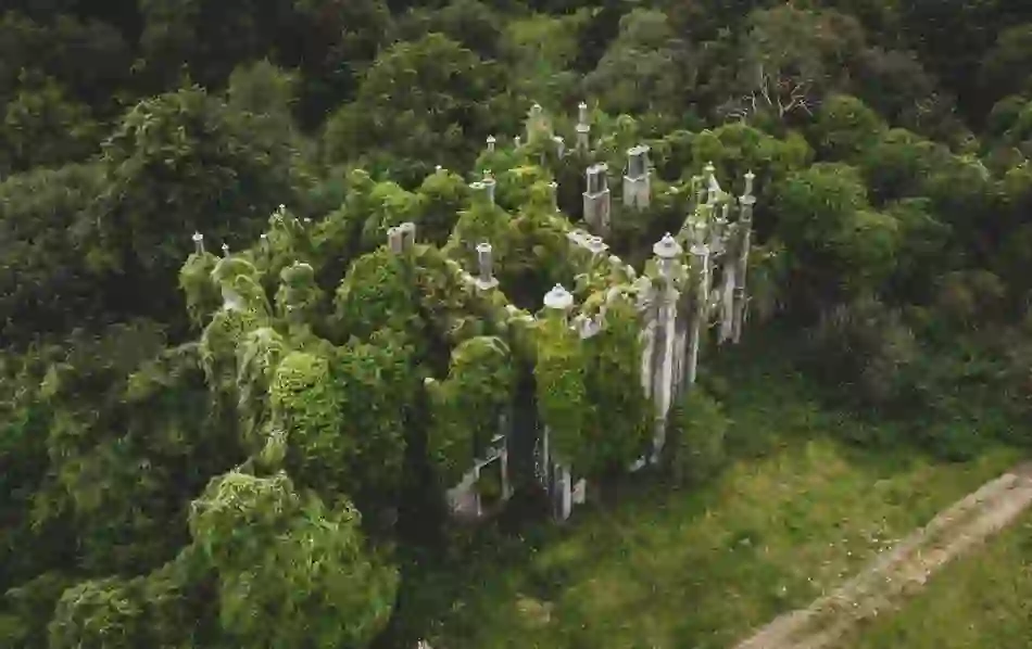 sixspookybuildings-coolbawnhouse
