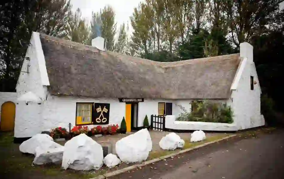 thatched-cottages-crosskeys-inn-county-antrim-v1