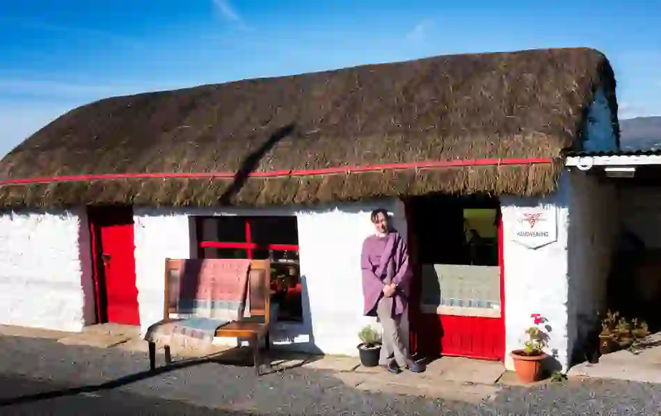 thatched-cottages-cyndi-graham-handweaving-county-donegal-v1