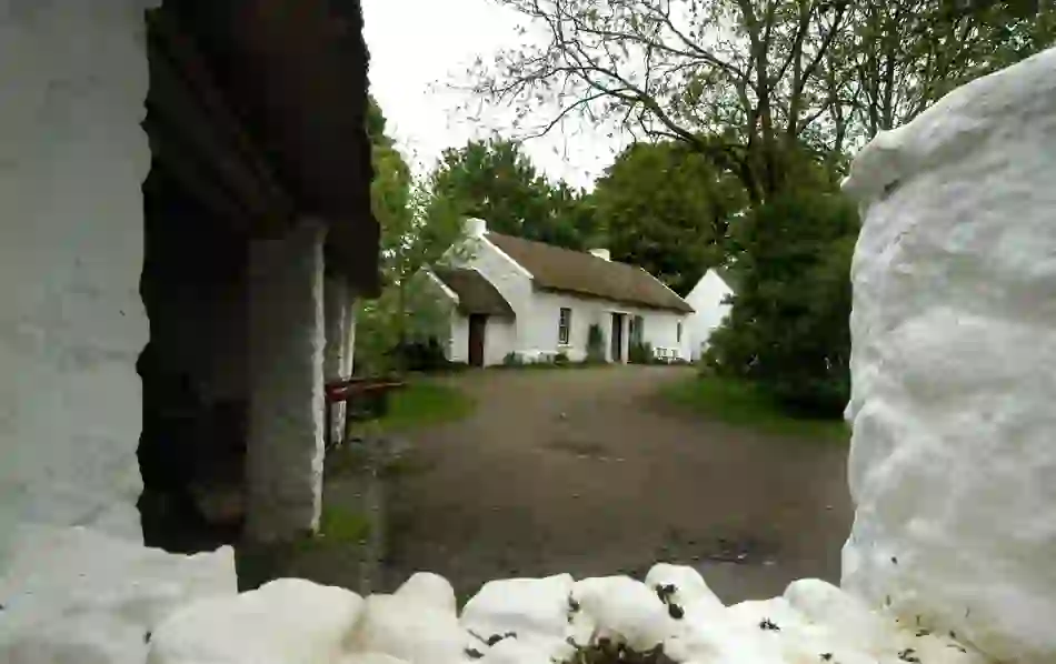 thatched-cottages-mellon-homestead-ulster-american-folk-park-hero-v1