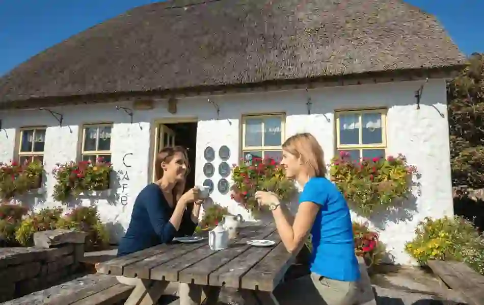 thatched-cottages-tigh-nan-phaidi-county-galway-v1