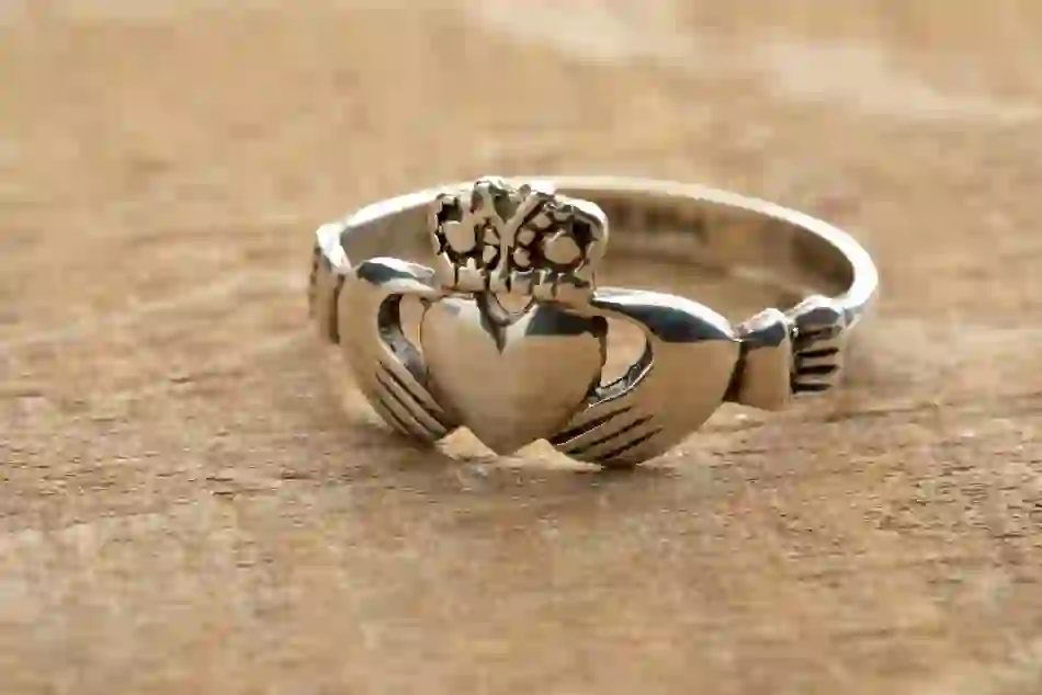 traditions-claddagh-image