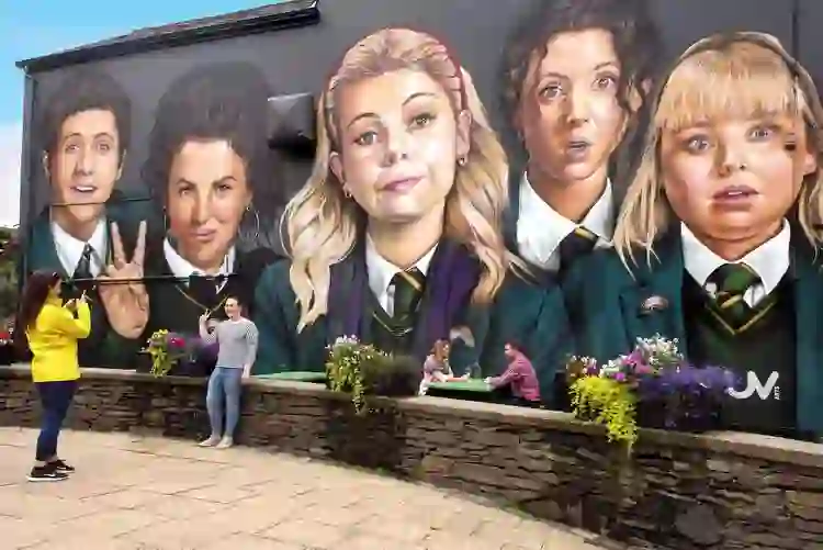 amazing-women-derry-girls-mural-derry-londonderry