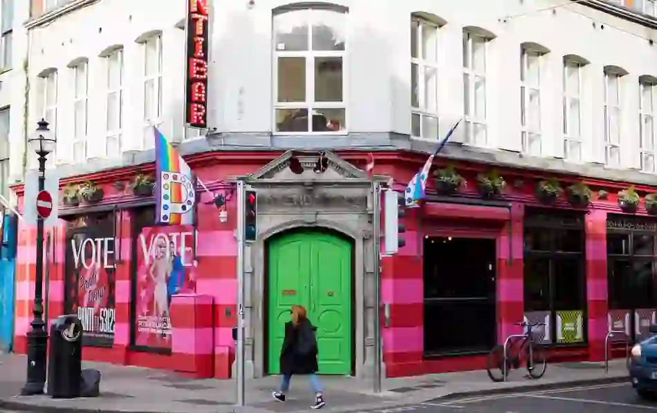 pride-panti-bar-image3-v1