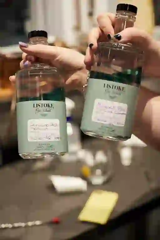 listoke-gin-school-inset-3
