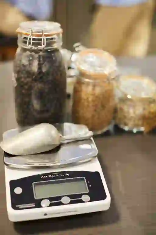 listoke-gin-school-inset-6