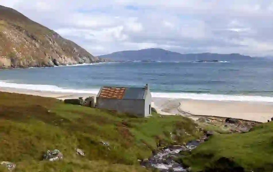 10-great-film-and-tv-locations-wild-atlantic-way-keem-bay-achill-island-v1