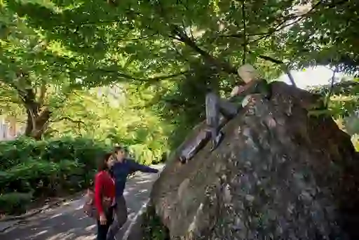 Oscar Wilde Statue