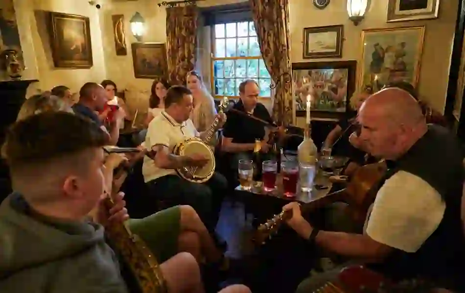 crosskeysinn-groupmusicians