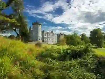 castle-hotel-quiz-dromoland-castle-exterior-shrubs