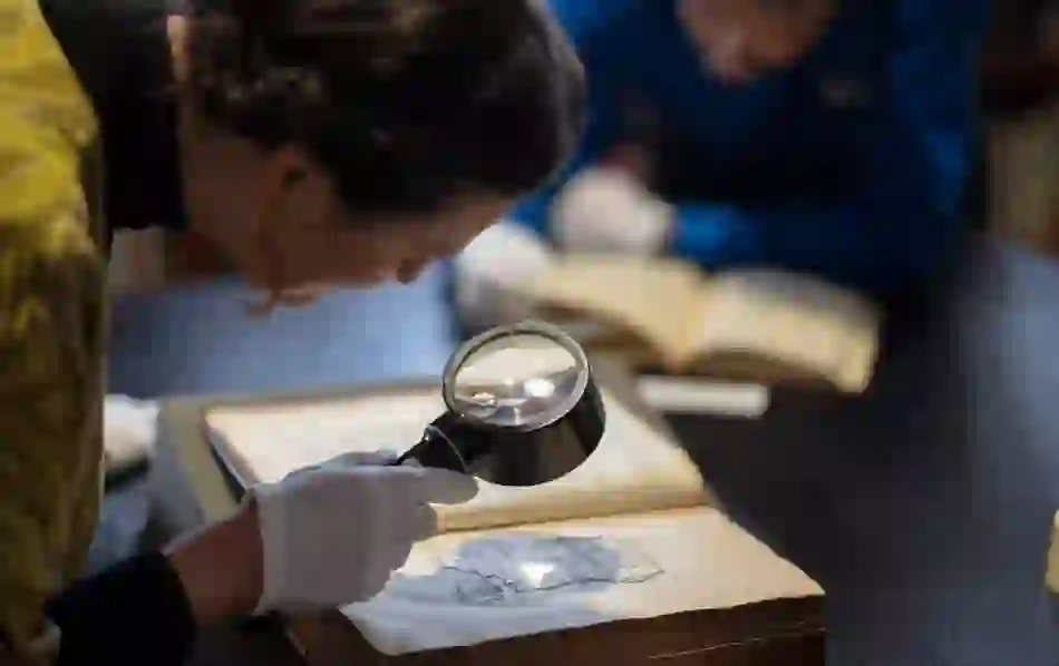 armagh-robinson-library-book-and-magnifying-glass-county-armagh-inset-image-v1