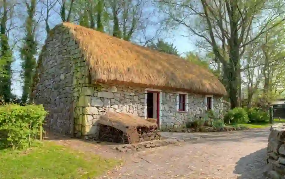 bunrattycastle-traditionalcottage